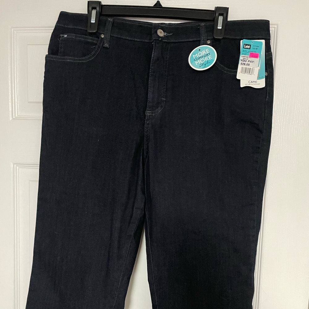 NWT- Women’s Lee Capri Jeans